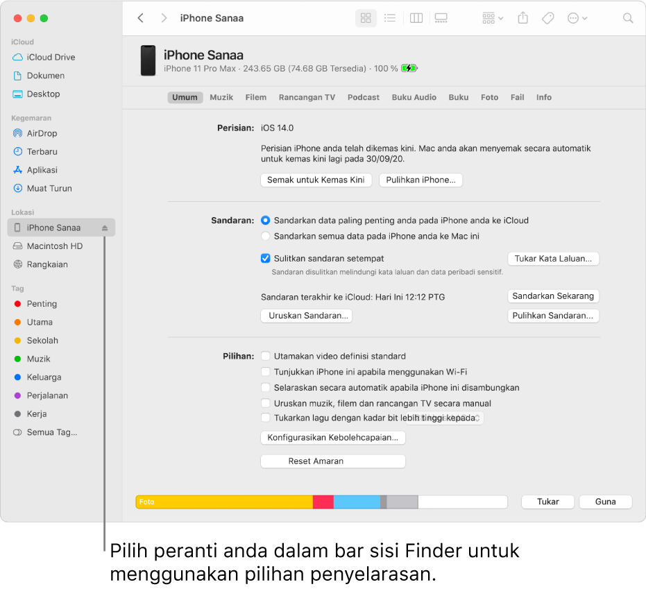 Peranti dipilih dalam bar sisi Finder dan pilihan penyelarasan kelihatan dalam tetingkap.