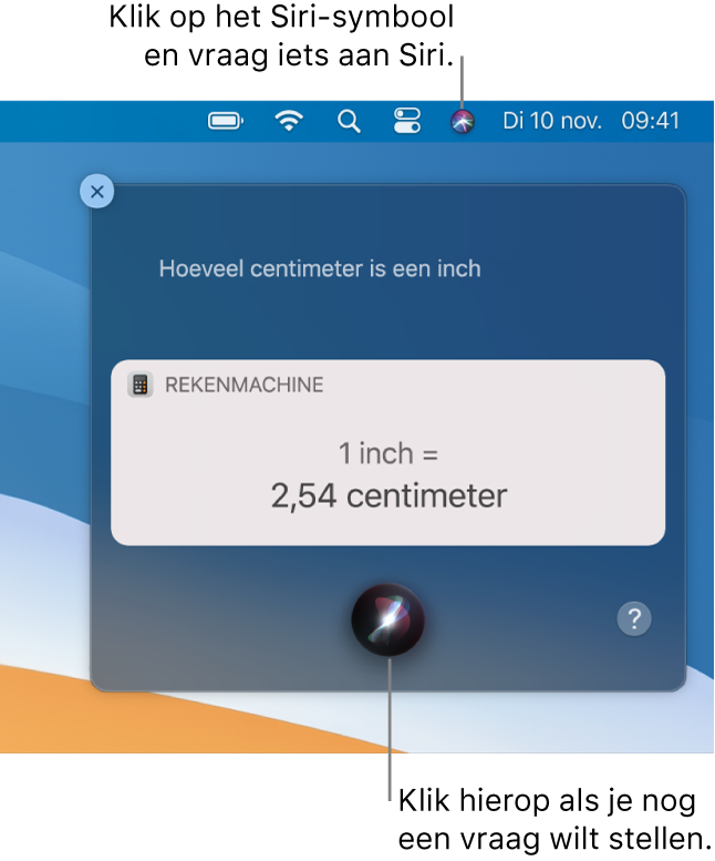 Het gedeelte rechtsboven van het bureaublad van de Mac, met het Siri-symbool in de menubalk en het Siri-venster met de vraag "Hoeveel centimeter is een inch" en het bijbehorende antwoord (omgerekend in Rekenmachine). Klik op het symbool middenonder in het Siri-venster om nog een vraag te stellen.