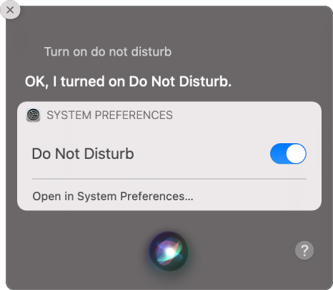 A janela de Siri a mostrar um pedido para realizar uma tarefa, “Turn on do not disturb.”