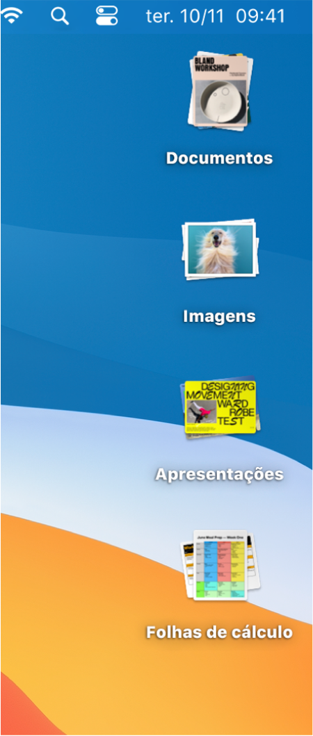 A secretária de um Mac com quatro pilhas — para documentos, imagens, apresentações e folhas de cálculo — ao longo da extremidade direita do ecrã.