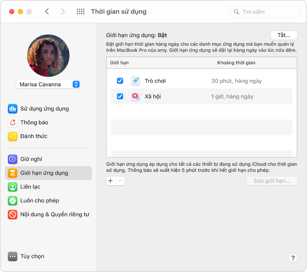 Khung Giới hạn ứng dụng của Thời gian sử dụng với Giới hạn ứng dụng đã được bật. Các giới hạn thời gian được thiết lập cho hai danh mục ứng dụng.