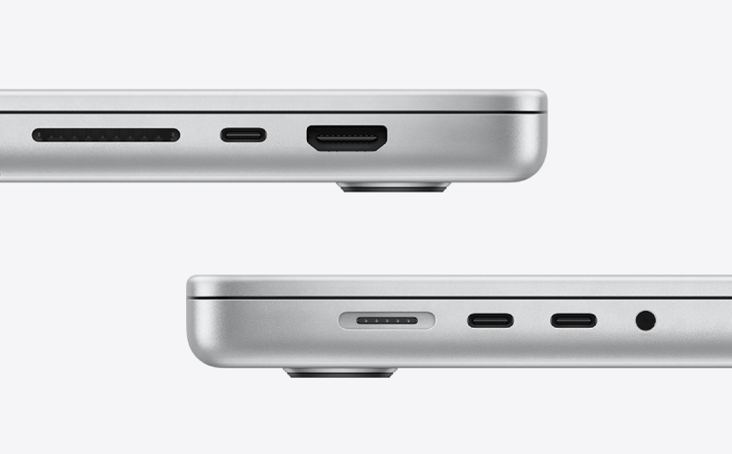 Pravá a levá strana MacBooku Pro, kde jsou vidět všechny porty