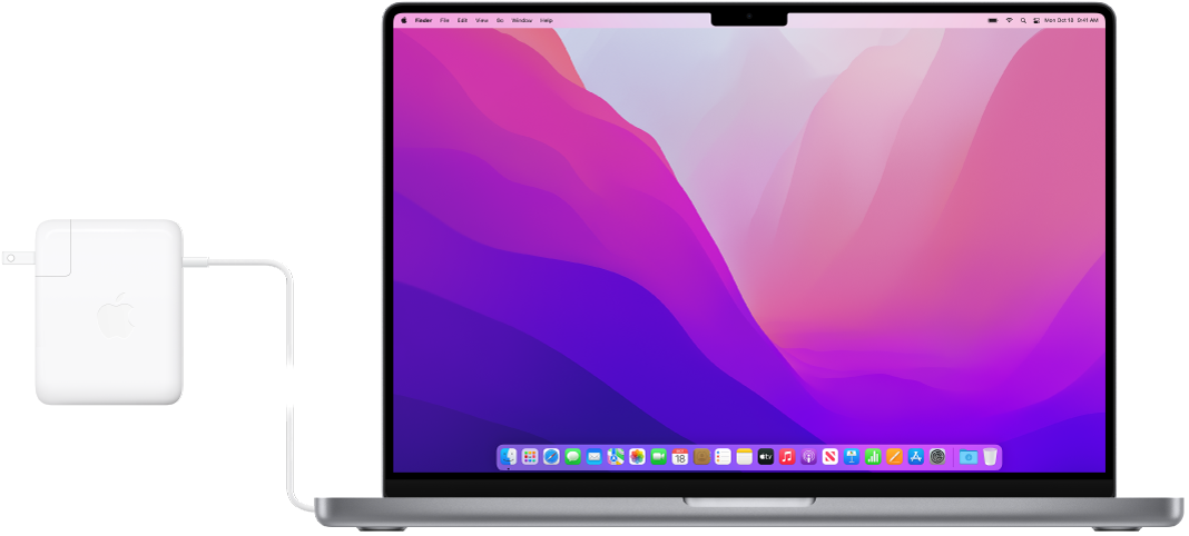 Un MacBook Pro 16 pouces avec l’adaptateur secteur branché.