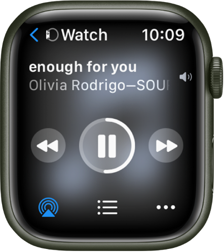 Екранът Now Playing (Сега се изпълнява), показващ Watch (Часовник) горе вляво, с една стрелка, сочеща наляво, която ви отвежда в екрана на устройството. Отдолу се появяват заглавието на песен и името на изпълнител. В средата са бутоните за управление. AirPlay, списък с песни и бутоните More Options (Повече опции) са в долния край.