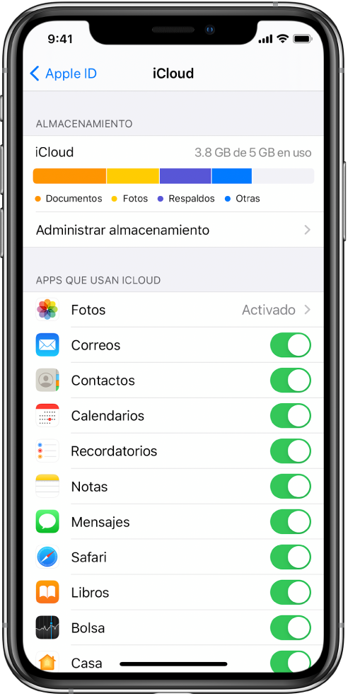 La pantalla de configuración de iCloud mostrando el indicador de almacenamiento de iCloud y una lista de funciones, como Mail, Contactos y Mensajes, que se pueden usar con iCloud.