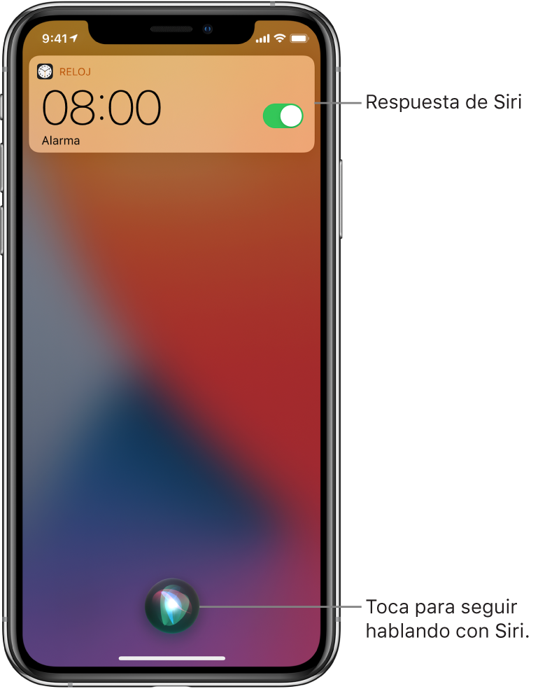 Siri en la pantalla bloqueada. Una notificación de la app Reloj muestra que hay una alarma activada para las 8:00 a.m. Un botón en la parte inferior de la pantalla se usa para seguir hablando con Siri.