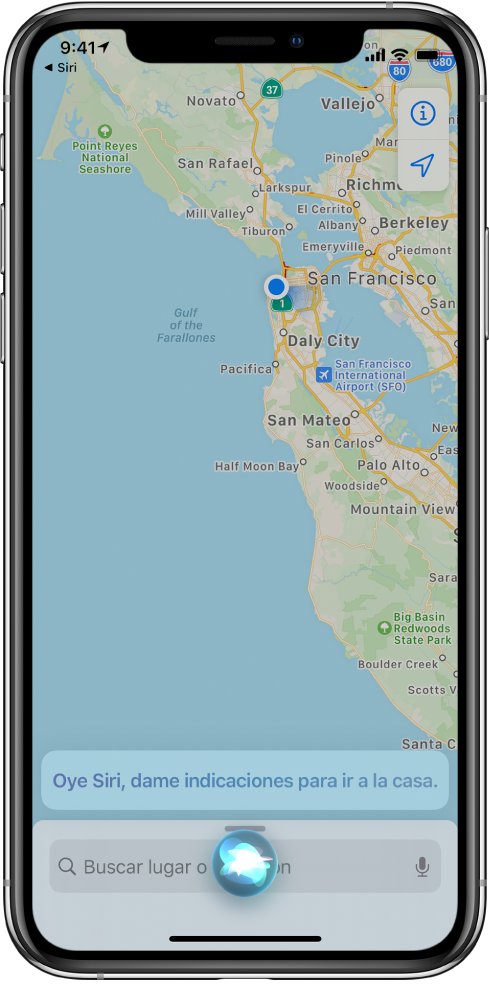 Un mapa mostrando la respuesta de Siri “Aquí tienes indicaciones hasta Casa” en la parte inferior de la pantalla.
