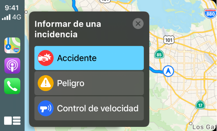 CarPlay con iconos para Mapas, Podcasts y Teléfono a la izquierda y un mapa de la zona actual a la derecha, donde se notifica un accidente de tráfico, una situación de peligro o un control de velocidad.