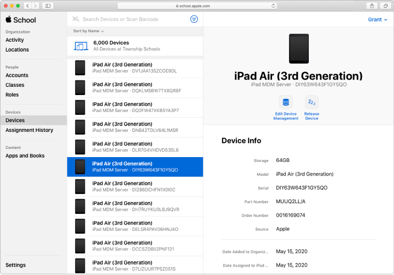 De server voor Mobile Device Management (MDM) van Apple School Manager toont apparaten en hun toewijzingen.