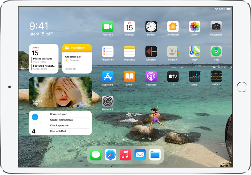 Plocha iPadu. Na levé straně se nachází zobrazení dnešního dne s widgety Kalendář, Poznámky, Fotky a Připomínky. Na pravé straně se zobrazují aplikace.