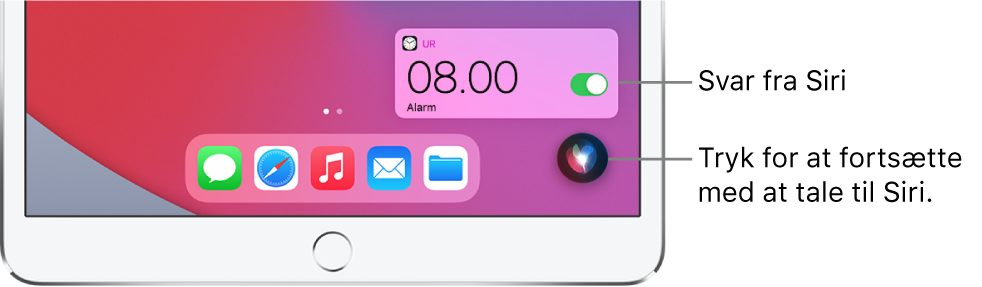Siri på hjemmeskærmen. En notifikation fra appen Ur viser, at en alarm er sat til kl. 08:00. En knap nederst til højre på skærmen kan bruges, hvis du vil fortsætte med at sige noget til Siri.