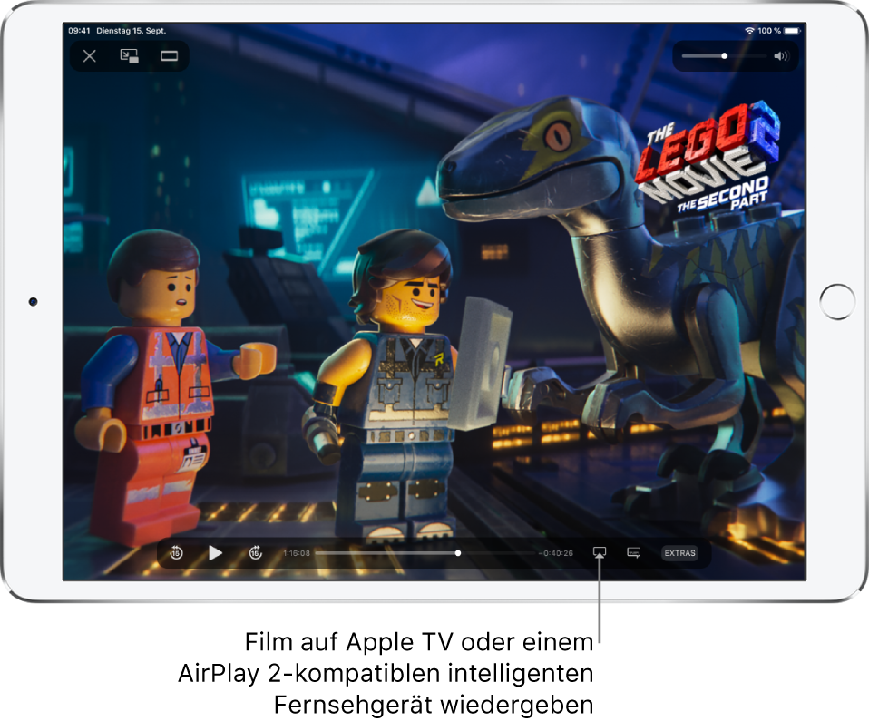 Auf dem iPad-Bildschirm wird ein Film wiedergegeben. Unten auf dem Bildschirm befinden sich die Steuerelemente für die Wiedergabe, einschließlich der Taste „Bildschirmsynchronisierung“ unten rechts.