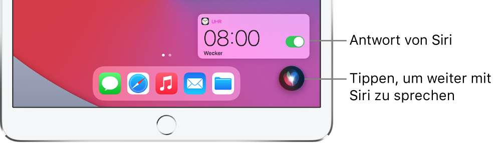 Siri auf dem Home-Bildschirm. Eine Mitteilung der App „Uhr“ zur Bestätigung, dass der Wecker auf 8:00 Uhr eingestellt wurde. Die Taste unten rechts dient dazu, die Konversation mit Siri fortzusetzen.