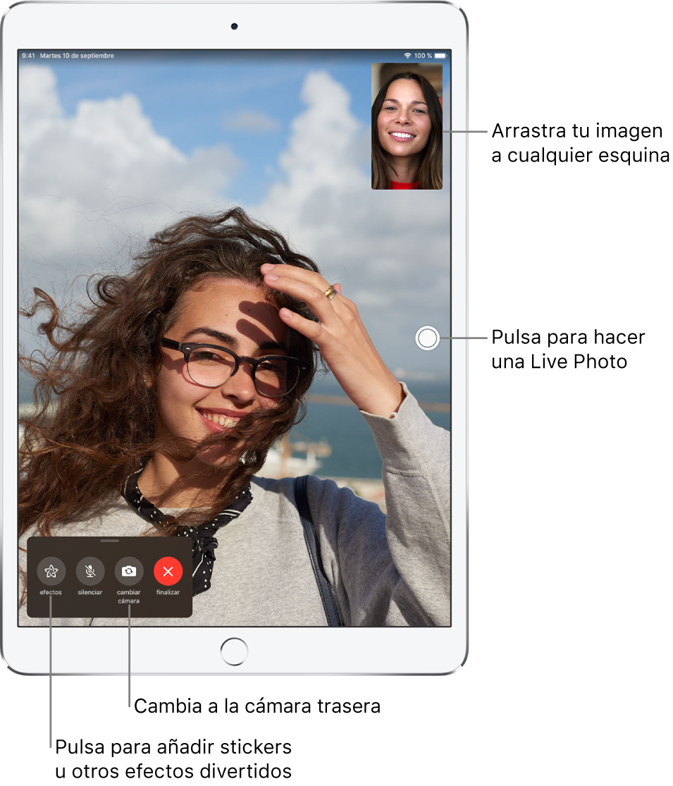 Pantalla de FaceTime con una llamada en curso. Tu imagen se muestra en un pequeño rectángulo en la esquina superior derecha, mientras que la imagen de la otra persona ocupa el resto de la pantalla. A lo largo de la parte inferior de la pantalla, se encuentran los botones Efectos, Silenciar, “Cambiar cámara” y Finalizar.