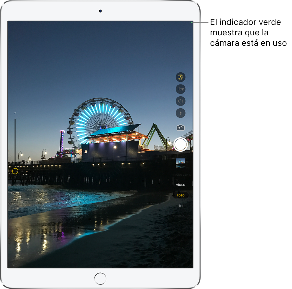 La pantalla de Cámara. Un indicador verde en la esquina superior derecha muestra que la cámara está en uso.