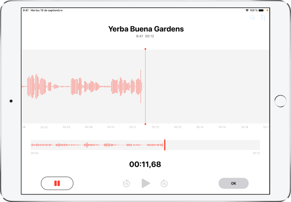 Pantalla de grabación de Notas de Voz con controles para iniciar, pausar, reproducir y finalizar una grabación. El indicador naranja “Micrófono en uso” aparece en la esquina superior derecha.