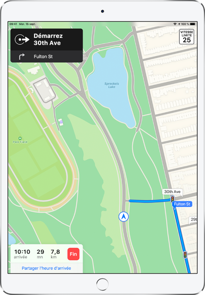 Plan affichant un itinéraire en voiture et une instruction indiquant de tourner à droite sur Fulton Street. L’heure d’arrivée, la durée du trajet et la distance totale parcourue s’affichent à gauche du bouton Fin et au-dessus de « Partager l’heure d’arrivée » en bas du plan.