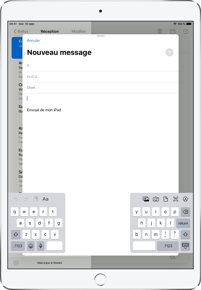 Un nouvel e-mail en train d’être composé avec le clavier dissocié et détaché en bas de l’écran de l’iPad.