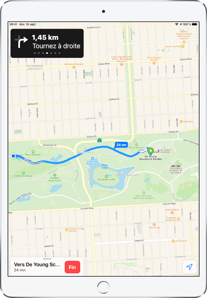 Un plan avec un itinéraire à pied. En haut de l’écran, une bannière indique le moment où prendre un virage à droite. Le bouton Fin s’affiche en bas de l’écran.