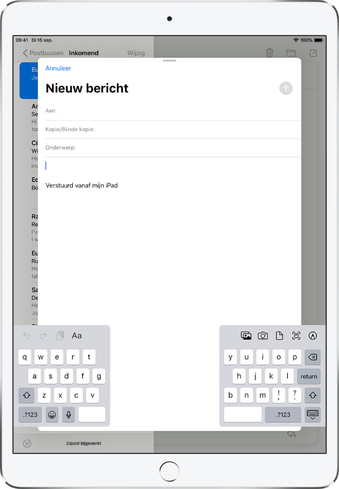 Een nieuw e-mailbericht wordt opgesteld. Het toetsenbord is gesplitst en zweeft onder in het iPad-scherm.