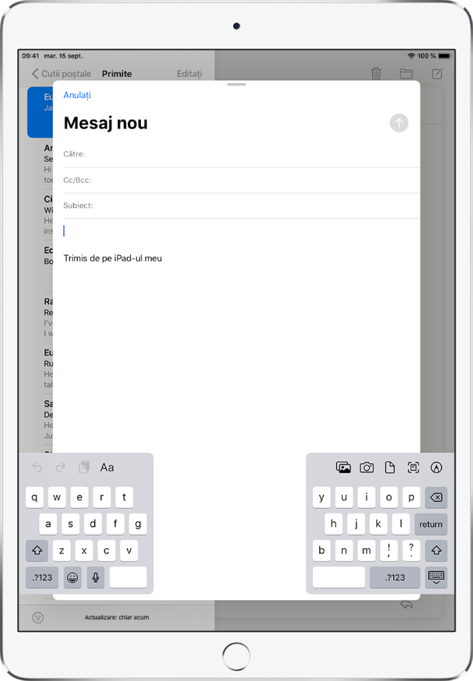Un mesaj de e‑mail nou este compus cu tastatura divizată și detașată în partea de jos a ecranului iPad‑ului.