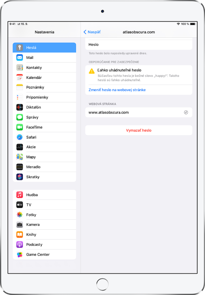 Obrazovka účtu v nastaveniach Heslá s bezpečnostným odporúčaním „Ľahko uhádnuteľné heslo. Súčasťou tohto hesla je bežné slovo ‚happy!‘. Takéto heslá sú ľahko uhádnuteľné.“ Pod týmto odporúčaním sa zobrazuje tlačidlo Zmeniť heslo na webovej stránke.