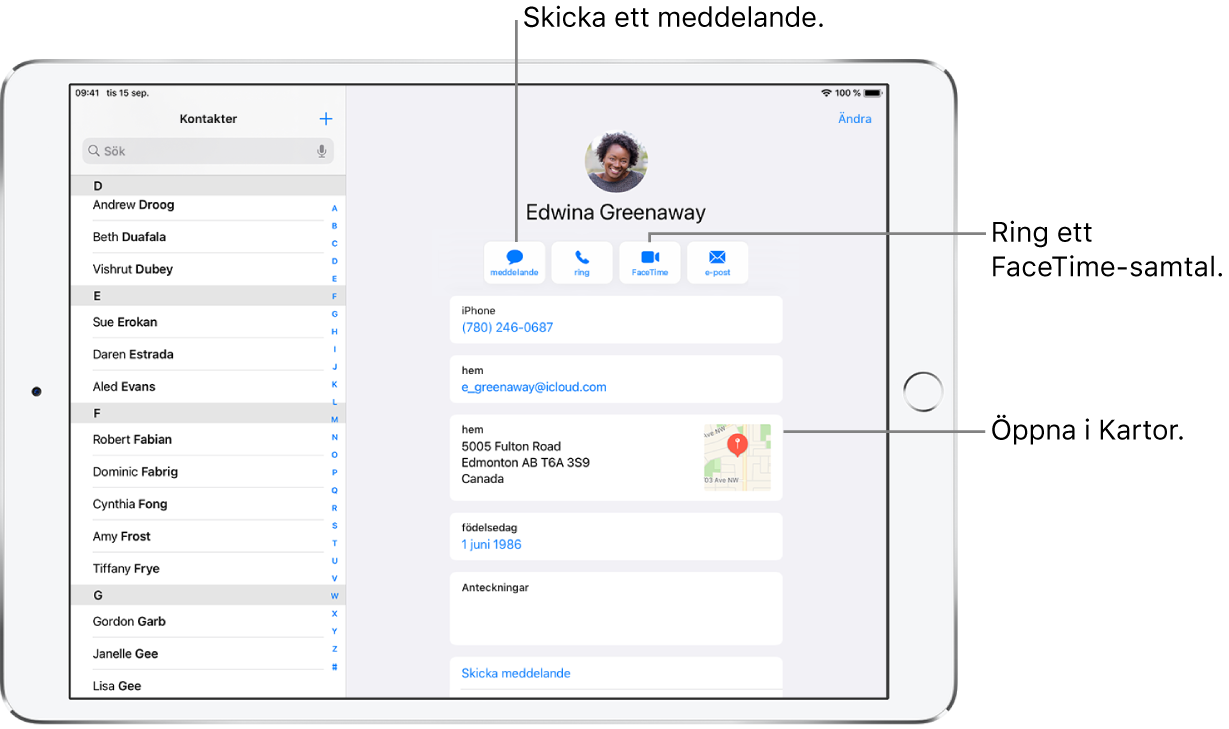 Skärmen Kontakter är öppen med kontaktlistan till vänster och det valda kontaktkortet till höger. Under kontaktens bild och namn finns knapparna för att skicka ett meddelande, ringa ett telefonsamtal, ringa ett FaceTime-samtal, skicka ett mejl och skicka pengar med Apple Pay. Nedanför knapparna finns kontaktinformationen.