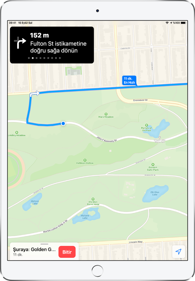 Bir sürüş güzergâhını gösteren bir harita. Ekranın en üstündeki başlık, Fulton Caddesi’nde sağa dönmenizi söyleyen bir yönerge görüntülüyor. Bitir düğmesi, ekranın en altında görünüyor.