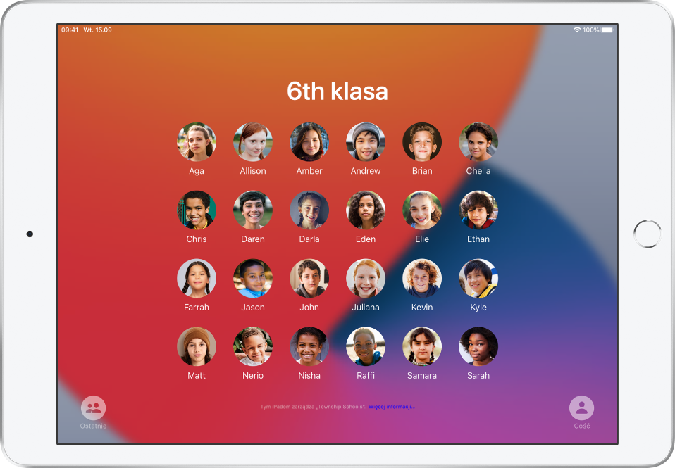 Ekran wspólnego iPada pokazujący studentów.