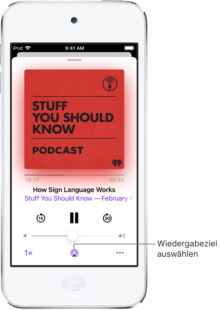 Die Steuerelemente für einen Podcast, einschließlich der Taste „Wiedergabeziel“ unten auf dem Bildschirm.