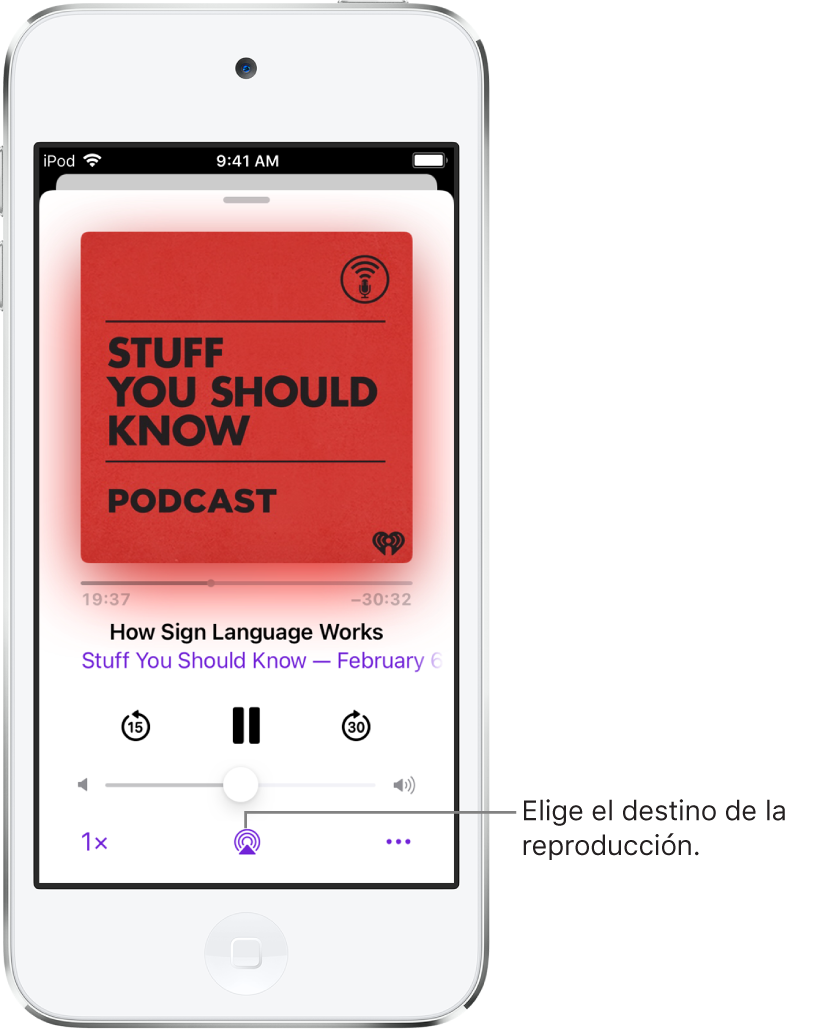 Los controles de reproducción de un podcast, incluyendo el botón “Destino de la reproducción” en la parte inferior de la pantalla.