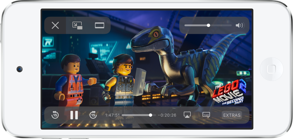 Egy film a lejátszási vezérlőkkel. A Kész és a Méretezés kitöltéshez gomb a bal felső részen található. A hangerőcsúszka a jobb felső részen jelenik meg. A bal alsó részen lévő gombok segítségével 15 másodperccel előre- vagy visszafelé navigálhat az adott tartalomban, illetve szüneteltetheti a lejátszást. A képernyő aljának közepén egy csúszka található, amelynek elhúzásával módosíthatja a videó pozícióját. A csúszka két oldalán az eltelt idő és a hátralévő idő jelenik meg. A jobb alsó részen lévő gombok segítségével módosíthatja a videó célhelyét, megjelenítheti a feliratokat, és lejátszhatja az extra tartalmakat.