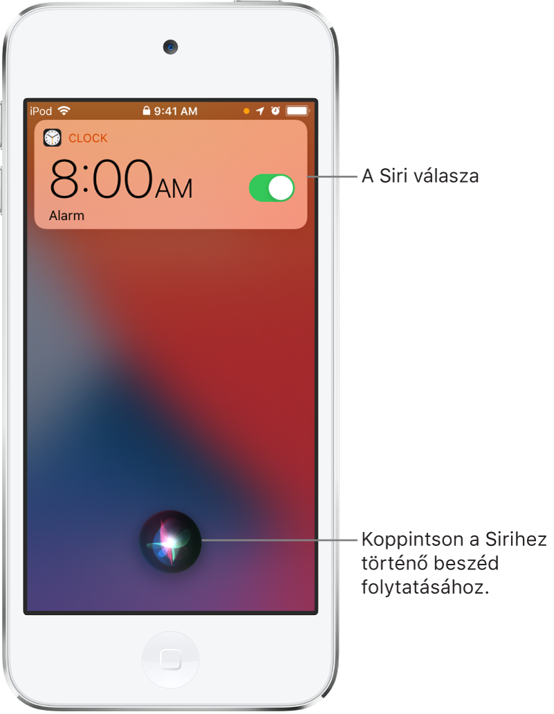 A Siri a zárolási képernyőn. Az Óra alkalmazás értesítése azt jelzi, hogy be lett állítva egy ébresztés reggel 8 órára. A képernyő aljának közepén lévő gombbal tovább beszélhet a Sirihez.