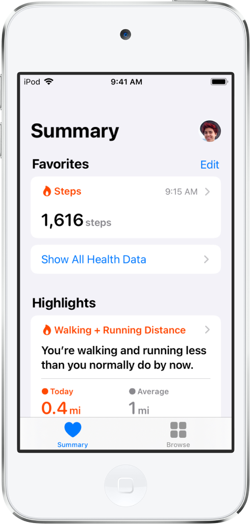 Layar Ringkasan menampilkan Langkah sebagai kategori Favorit. Di bawah Sorotan, layar menampilkan informasi mengenai jarak berjalan kaki dan berlari untuk seharian.