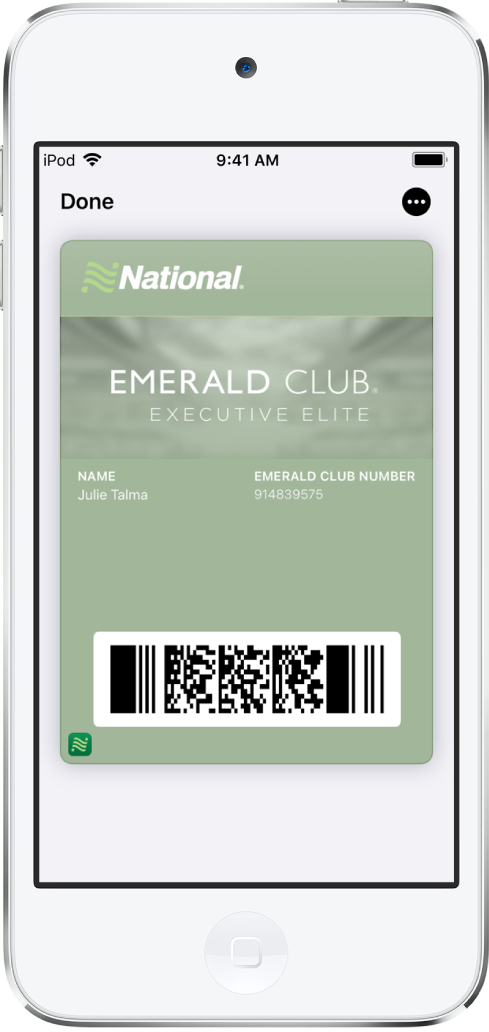 Et boardingkort i Wallet, med flyinformasjon og QR-koden nederst.