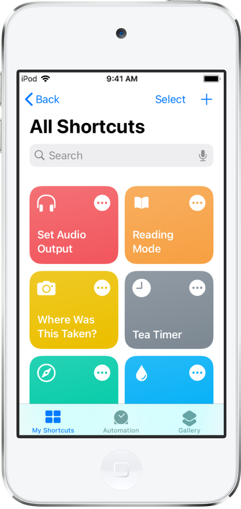 Karta Moje skróty. U góry widoczne jest pole wyszukiwania. Poniżej znajdują się skróty pozwalające na wykonywanie popularnych codziennych czynności, takich jak znajdowanie pobliskiej stacji benzynowej lub prowadzenie dziennika podróży. Na dole widoczne są karty Automatyzacja oraz Galeria.