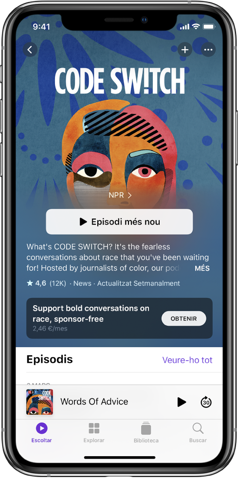 La pantalla Escoltar amb un podcast i una opció de subscripció disponible.