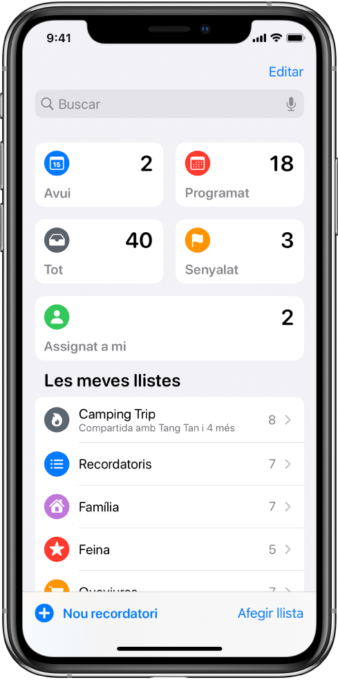 Pantalla que mostra diverses llistes a l’app Recordatoris. Les llises intel·ligents apareixen a la part superior dels recordatoris que vencen avui, els recordatoris programats, tots els recordatoris i els recordatoris senyalats. El botó “Afegir llista” es troba a la part inferior dreta.