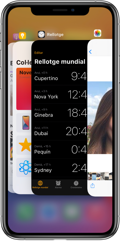 El selector d’apps. Les icones de les apps obertes són a la part superior, i la pantalla actual de cada app és a sota de la icona corresponent.