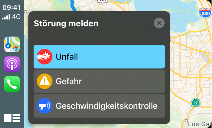 CarPlay mit Symbolen für die Apps „Karten“, „Podcasts“ und „Telefon“ auf der linken und einer Karte der aktuellen Umgebung auf der rechten Seite, auf der Unfälle, Gefahrenstellen oder Geschwindigkeitskontrollen gemeldet werden.