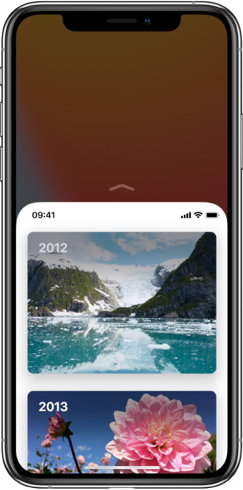 iPhone mit aktivierter Option „Einhandmodus“. Der obere Teil des Bildschirms wurde nach unten bewegt, damit du ihn mit deinem Daumen gut erreichen kannst.