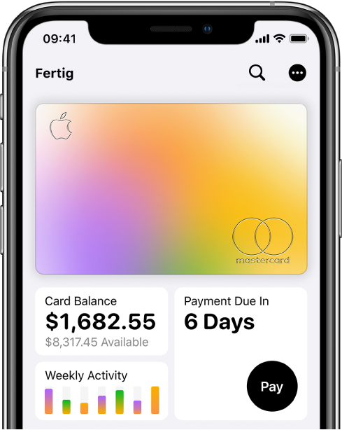 Die Apple Card in Wallet, auf der oben rechts die Taste „Mehr“, der Gesamtbetrag und die wöchentliche Aktivität unten links und die Taste „Bezahlen“ unten rechts zu sehen sind.