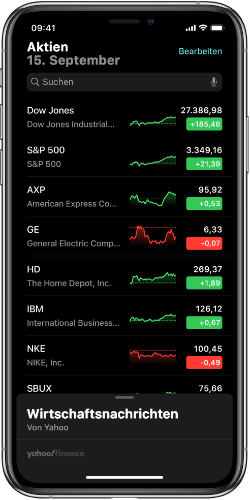 Eine Aktienliste enthält verschiedene Aktien. Jede Aktie in der Liste zeigt von links nach rechts das Aktiensymbol und den Namen der Aktie, ein Entwicklungsdiagramm, den Aktienkurs und Kursänderungen. Oben im Bildschirm wird über der Aktienliste das Suchfeld angezeigt. Unter der Aktienliste befinden sich die neuesten Informationen aus der Geschäftswelt. Streiche darauf nach oben, um Storys anzuzeigen.
