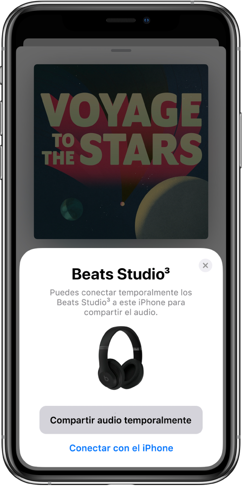 Pantalla del iPhone con unos auriculares Beats. Cerca de la parte inferior de la pantalla, hay un botón para compartir el audio temporalmente.