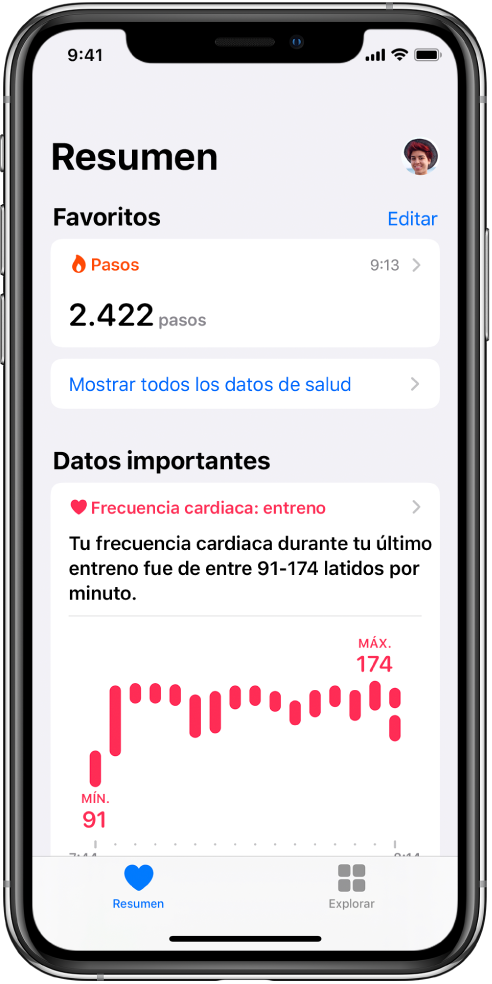 Pantalla Resumen con Pasos como categoría de Favoritos. Debajo de “Datos importantes”, la pantalla muestra información sobre la frecuencia cardiaca durante el entreno más reciente.