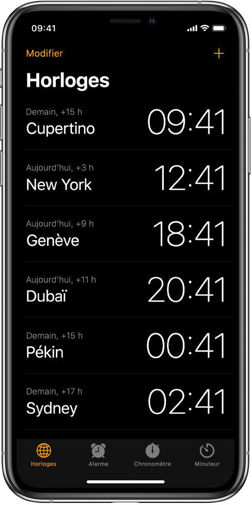 L’onglet Horloges, affichant l’heure dans différentes villes. Touchez Modifier dans le coin supérieur gauche pour organiser les horloges. Touchez le bouton Ajouter en haut à droite pour en ajouter d’autres. Les boutons Horloges, Alarme, Chronomètre et Minuteur se trouvent en bas de l’écran.