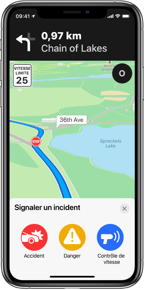 Un plan avec une fiche nommée « Signaler un incident » affichée en bas de l’écran. La fiche d’itinéraire inclut les boutons pour Accident, Danger et « Contrôle de vitesse ».