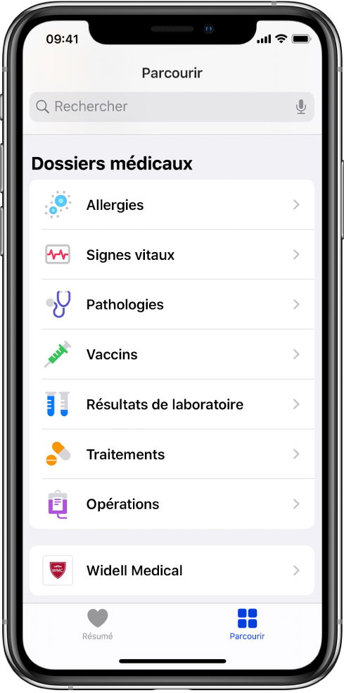 L’écran « Dossiers médicaux » dans l’app Santé. Sur l’écran sont répertoriées des catégories comme Allergies, « Signes vitaux » et Pathologies. Sous la liste des catégories se trouve un bouton pour « Widell Medical ». En bas de l’écran, le bouton Parcourir est sélectionné.