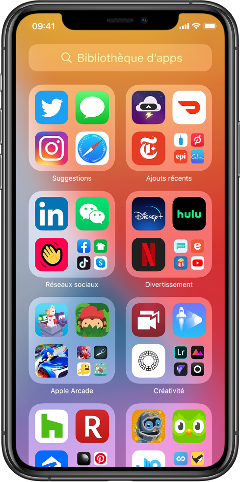 La bibliothèque d’apps de l’iPhone affichant les apps organisées par catégorie (Suggestions, Ajouts récents, Réseaux sociaux, Divertissement, etc.).