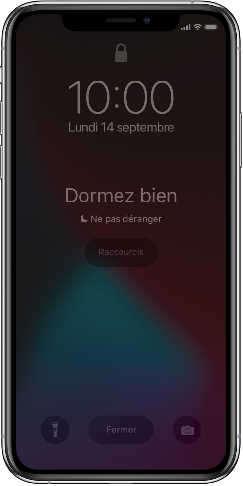 Écran de l’iPhone au centre duquel s’affichent « Dormez bien » et « Ne pas déranger est activé ». Le bouton Raccourcis apparaît en dessous. Au bas de l’écran, de gauche à droite, se trouvent les boutons Lampe torche, Fermer et Appareil photo.